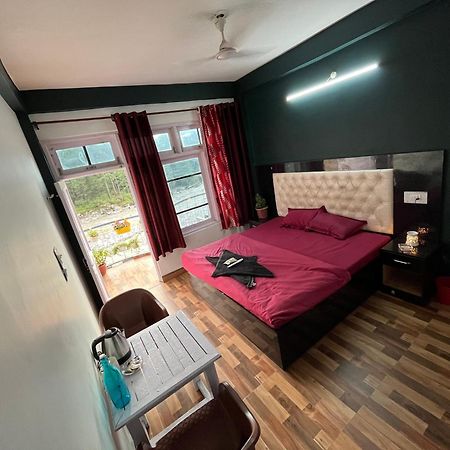 Shanti Cafe & Hostels Kasol Dış mekan fotoğraf