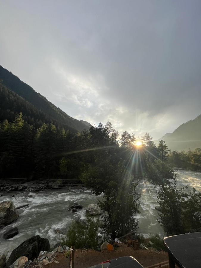 Shanti Cafe & Hostels Kasol Dış mekan fotoğraf