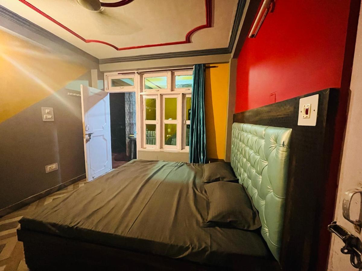 Shanti Cafe & Hostels Kasol Dış mekan fotoğraf