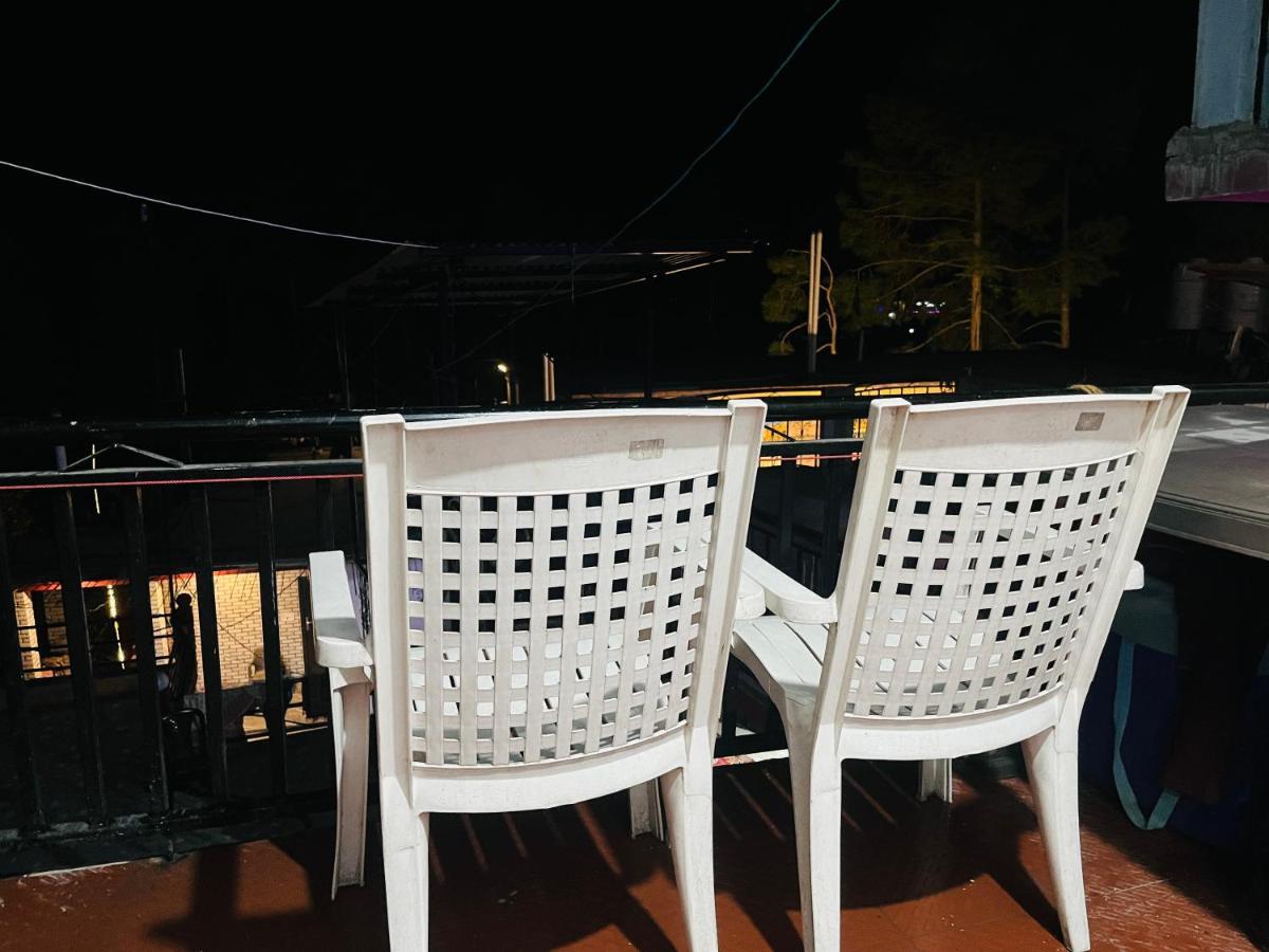 Shanti Cafe & Hostels Kasol Dış mekan fotoğraf