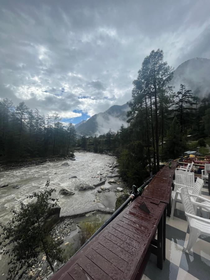 Shanti Cafe & Hostels Kasol Dış mekan fotoğraf