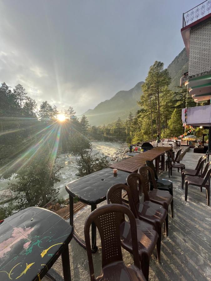 Shanti Cafe & Hostels Kasol Dış mekan fotoğraf
