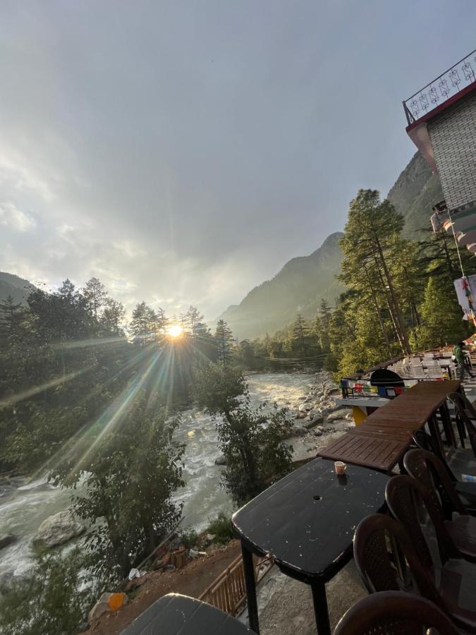 Shanti Cafe & Hostels Kasol Dış mekan fotoğraf
