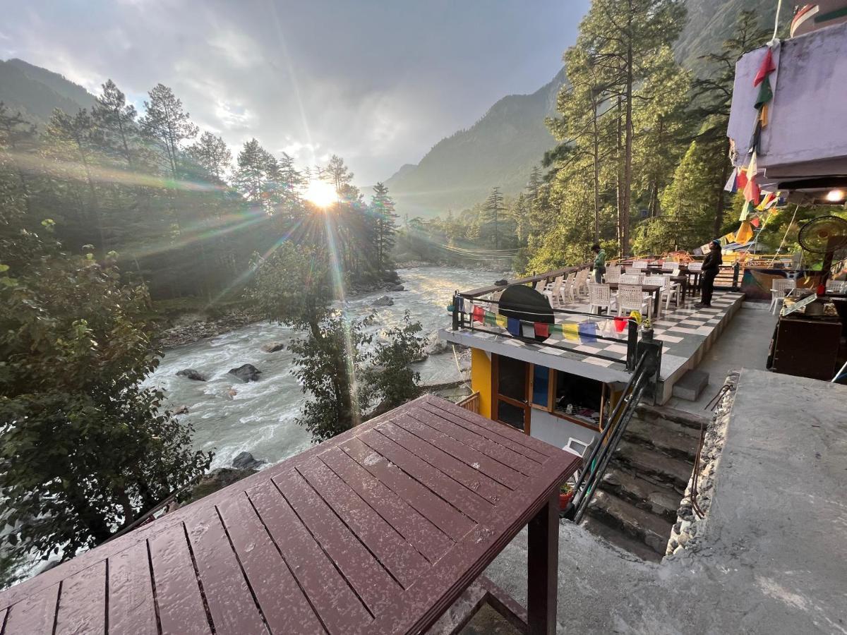 Shanti Cafe & Hostels Kasol Dış mekan fotoğraf