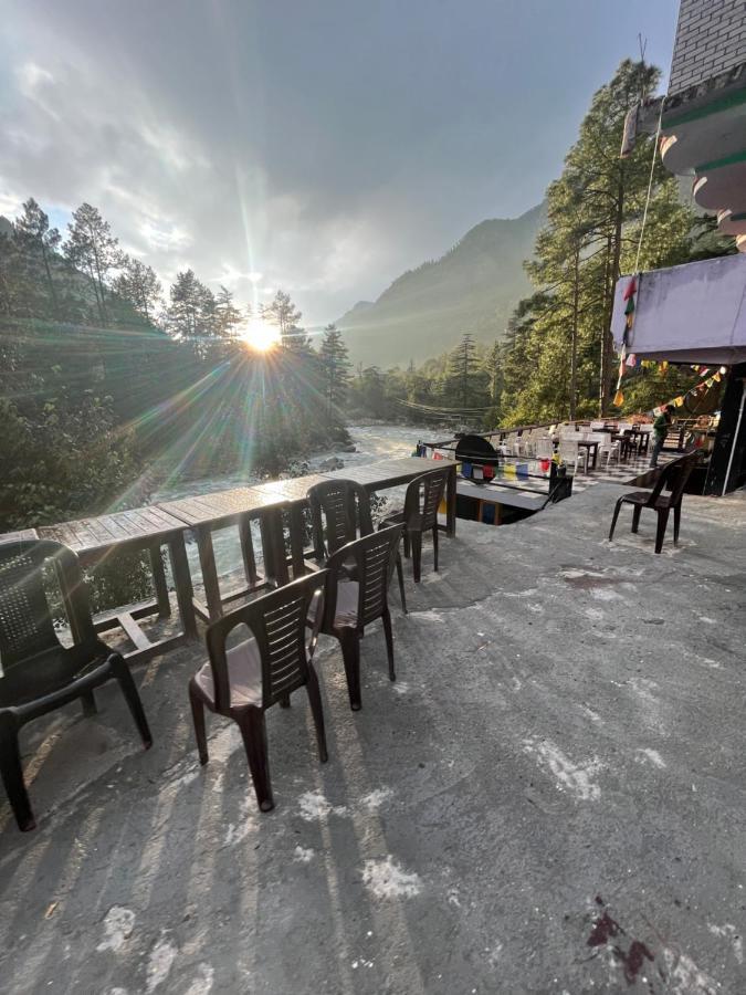 Shanti Cafe & Hostels Kasol Dış mekan fotoğraf