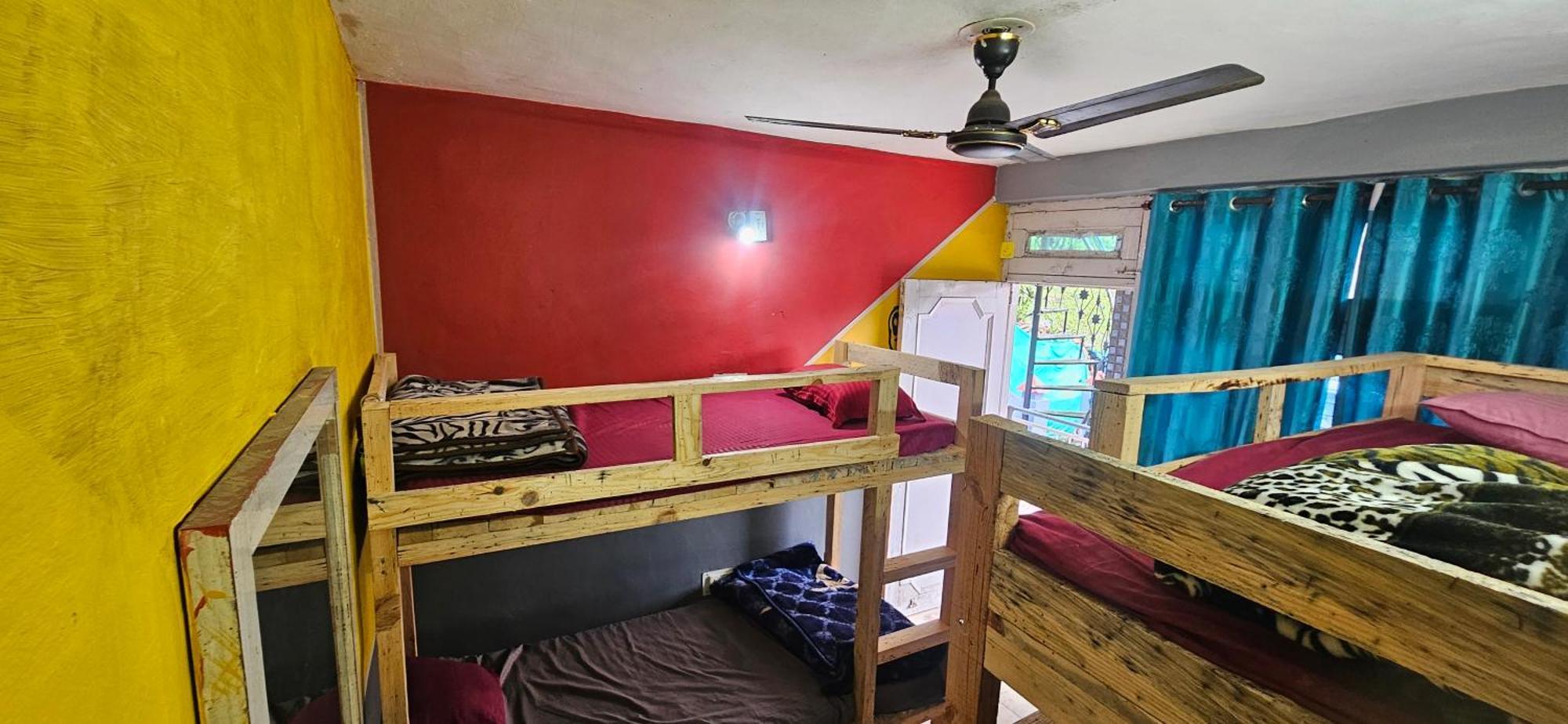 Shanti Cafe & Hostels Kasol Dış mekan fotoğraf