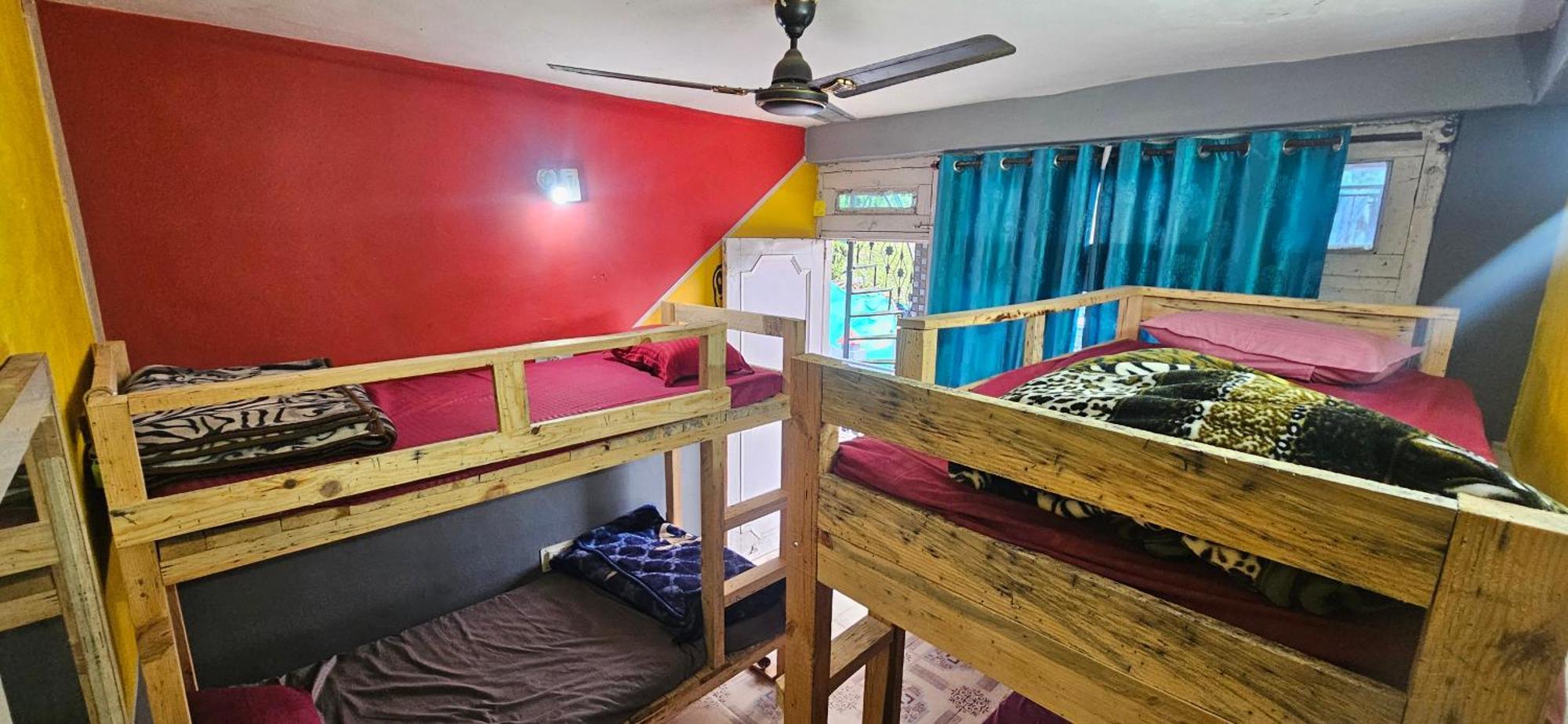 Shanti Cafe & Hostels Kasol Dış mekan fotoğraf