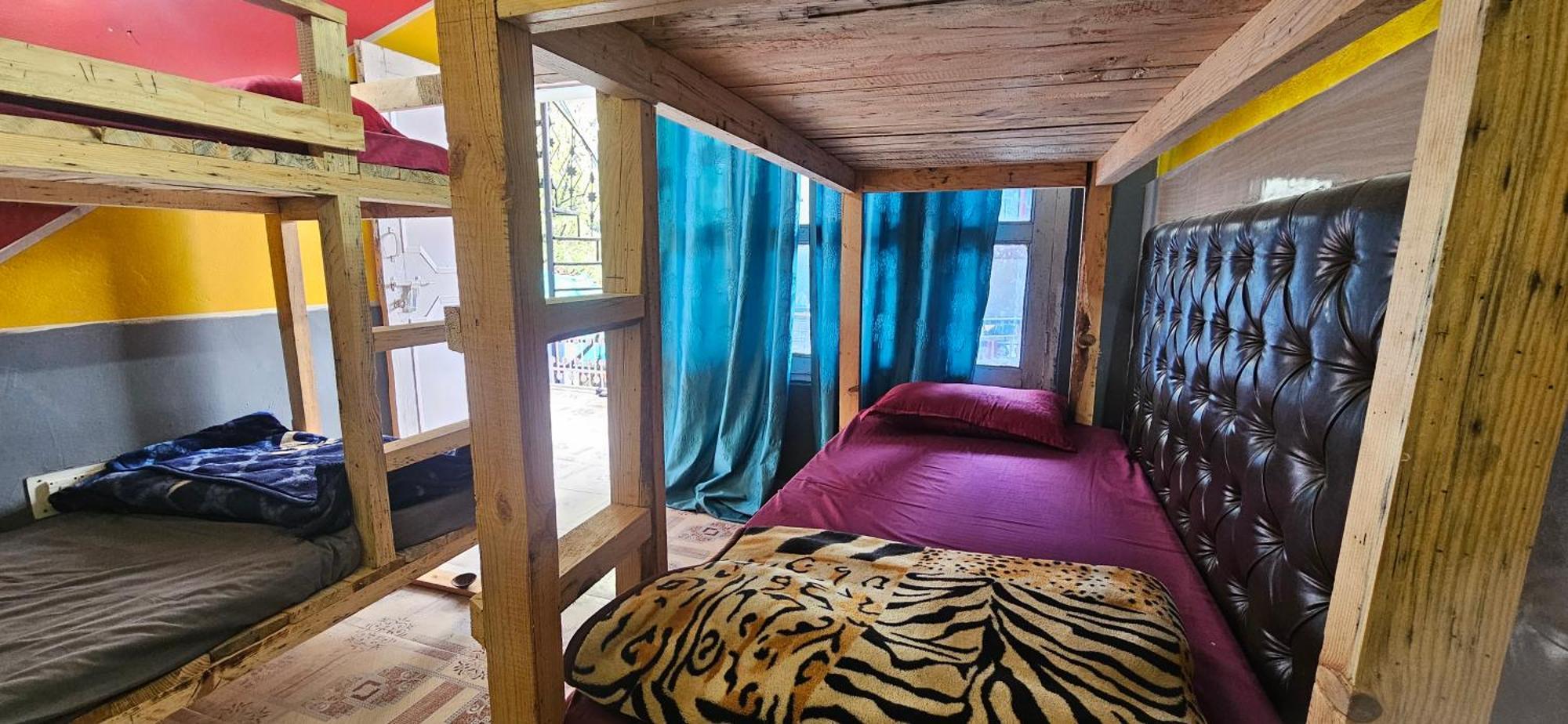 Shanti Cafe & Hostels Kasol Dış mekan fotoğraf
