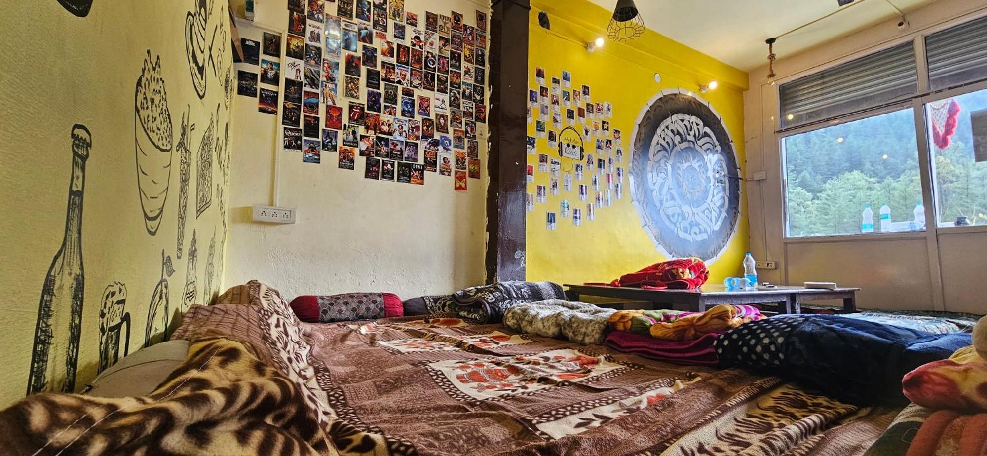 Shanti Cafe & Hostels Kasol Dış mekan fotoğraf